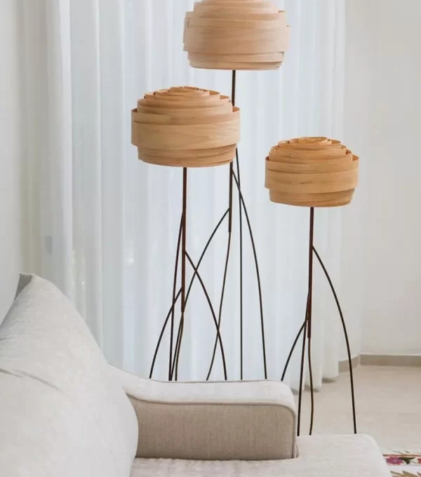 Красота и функциональность в каждом луче: торшер деревянный как акцент вашего дома