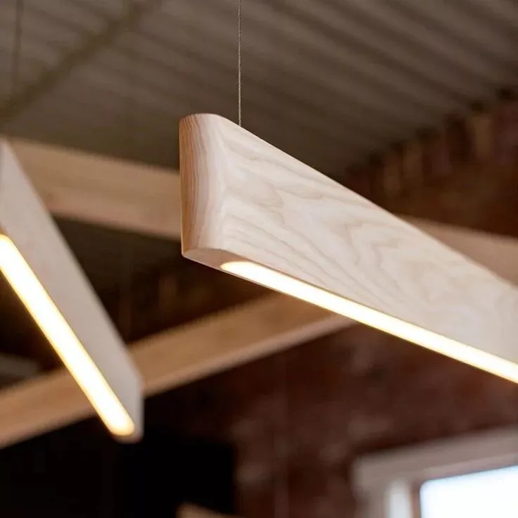 Свет в каждой детали: подвесной деревянный светильник с LED-подсветкой
