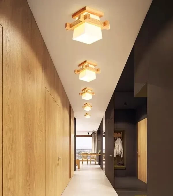 деревянные светильники в прихожей и коридоре без окон